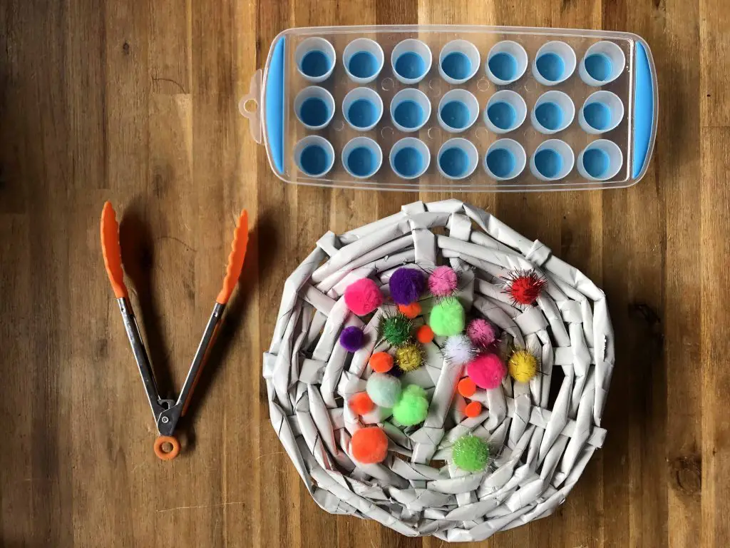 Pom Pom sorting with toddlers