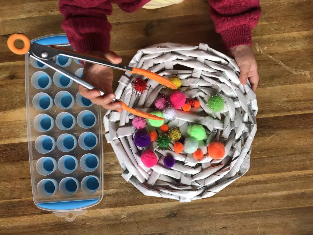 Pom Pom sorting with toddlers 1