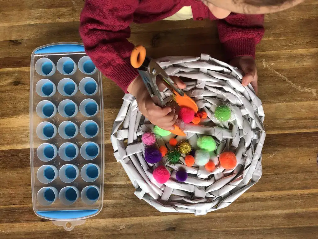 Pom Pom sorting with toddlers 2