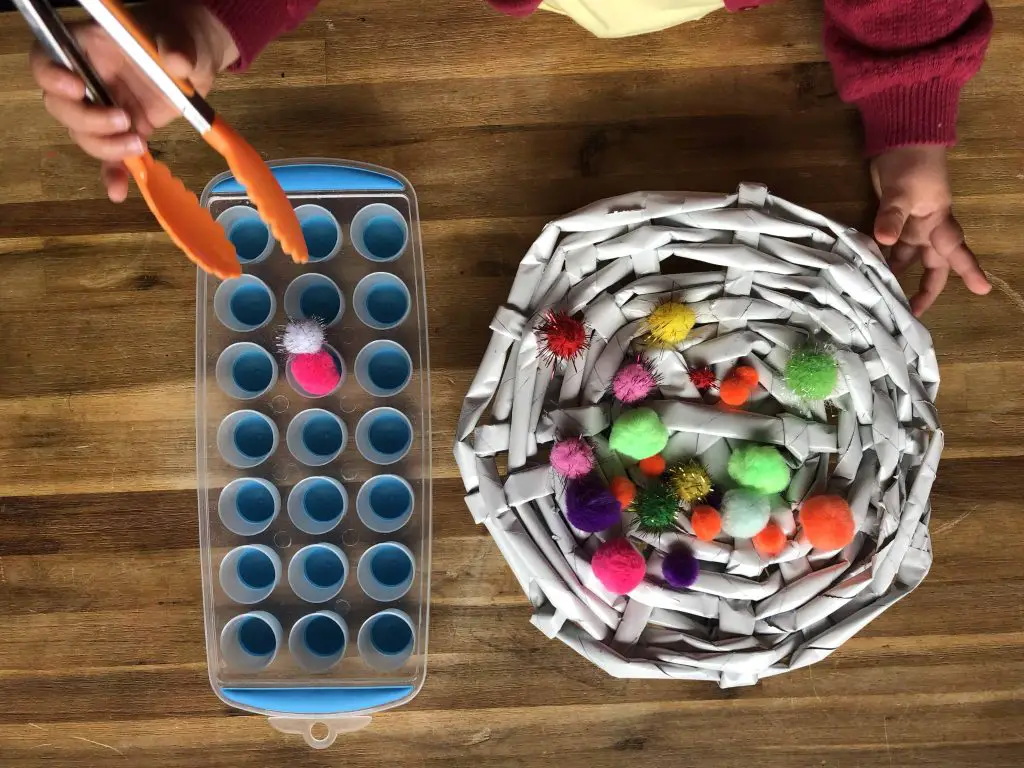 Pom Pom sorting with toddlers 5