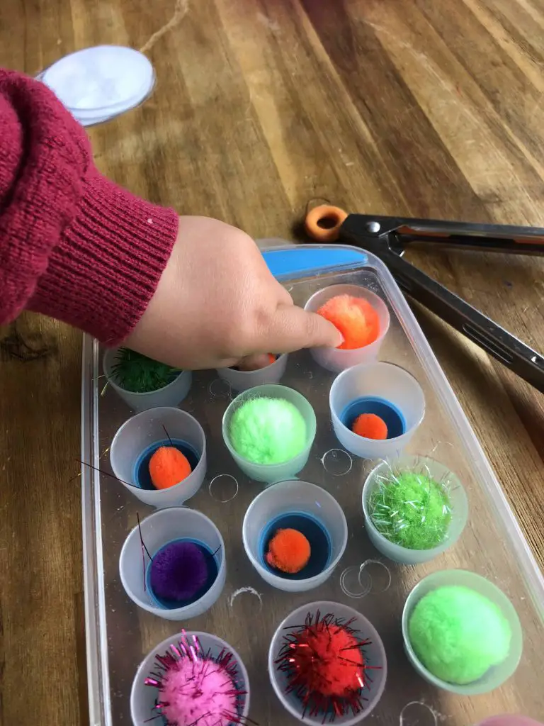 Pom Pom sorting with toddlers 7