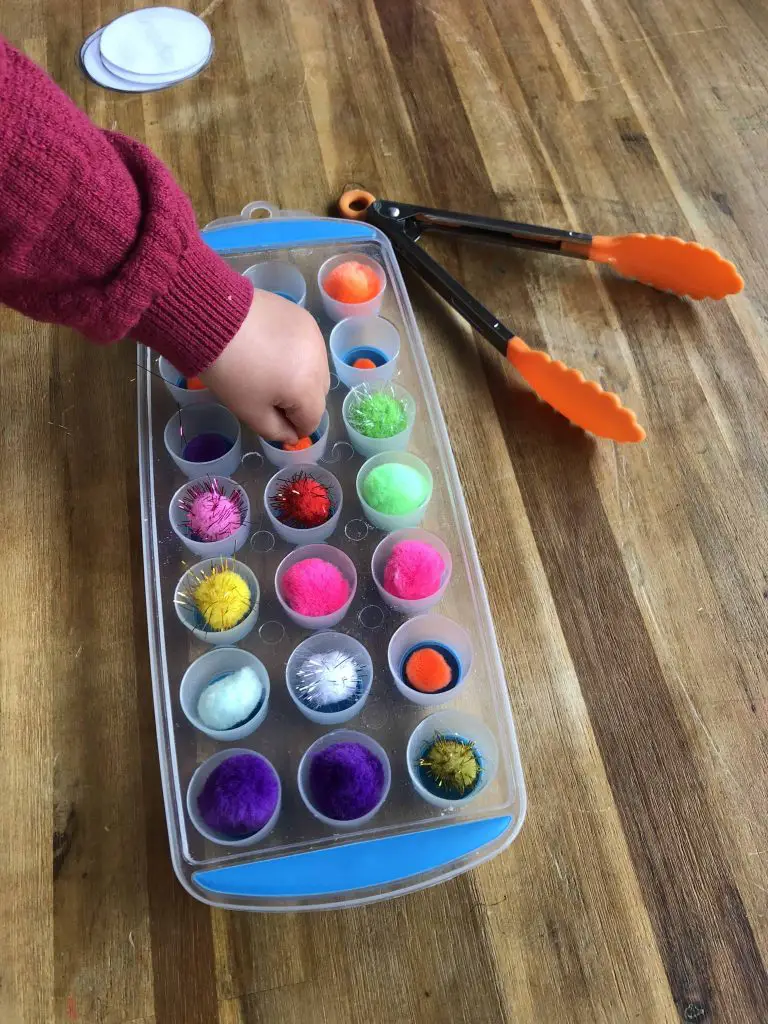 Pom Pom sorting with toddlers 8