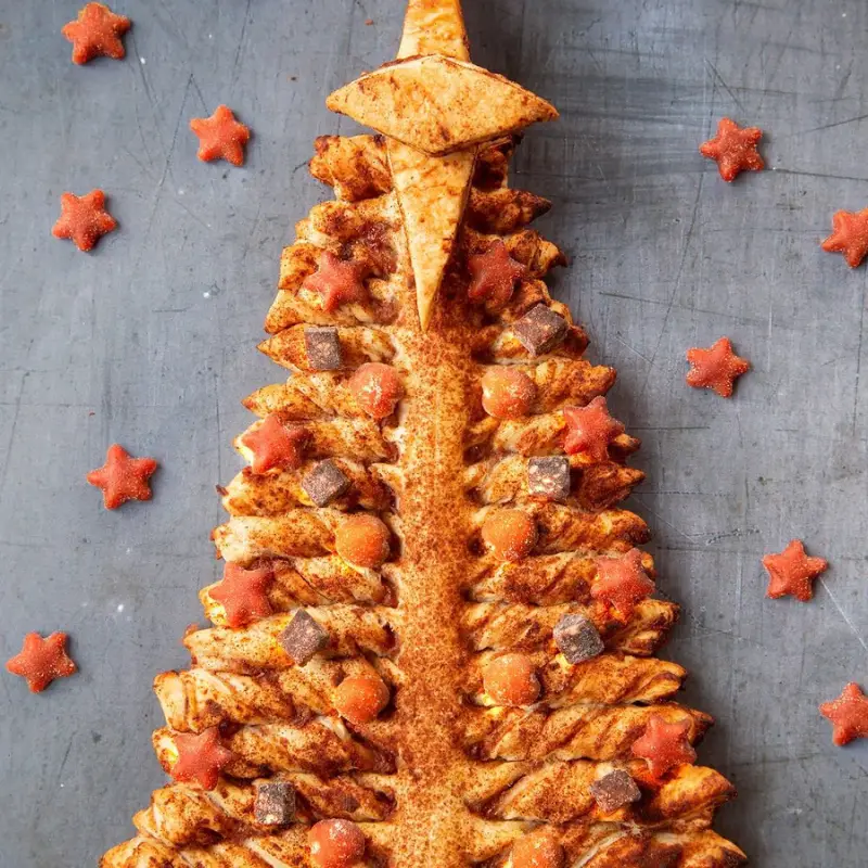 Apple and Cranberry Puff pastry Christmas tree