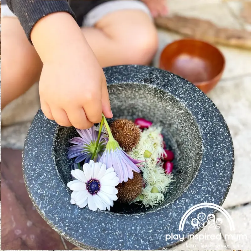 flower play pestle and mortar