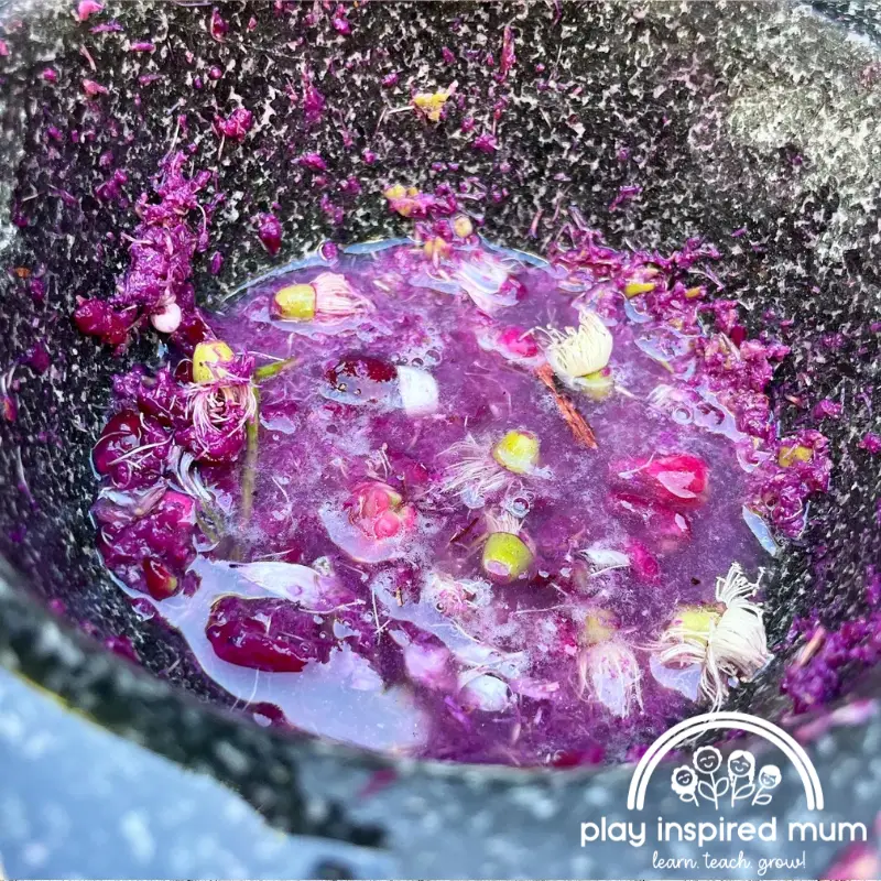 Flower play mortar and pestle