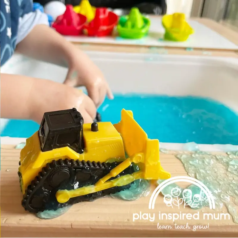 jelly play with construction vehicle 